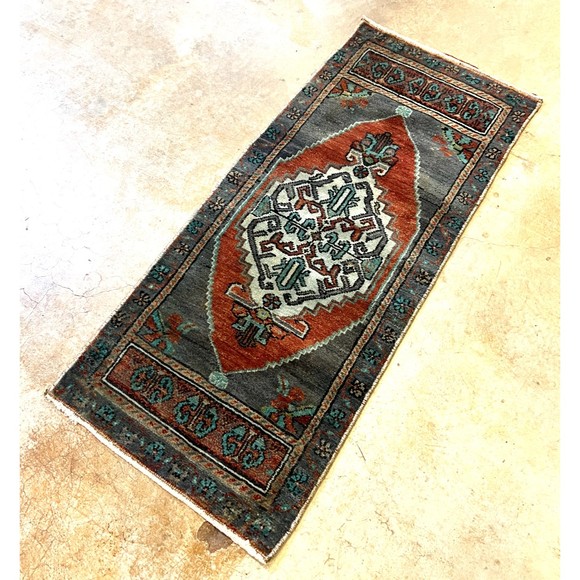 Vintage Turkish Anatolian 100% Wool Handwoven 1'7 x 3'8 feet Carpet Prayer Rug - Picture 4 of 4